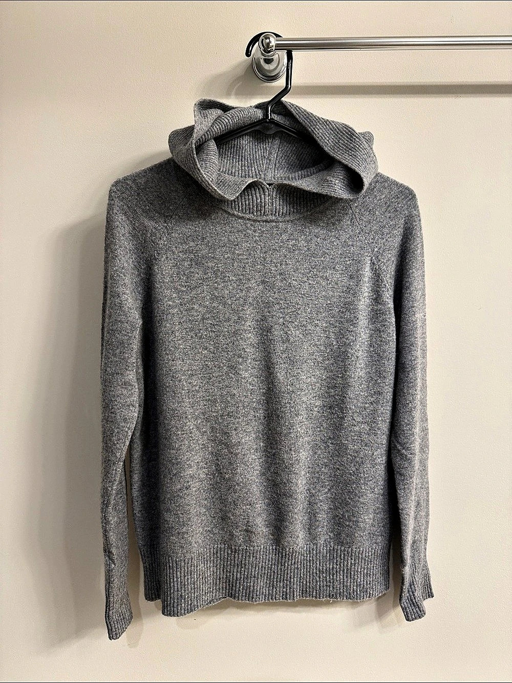 Theory 100% Cashmere Hooded Sweater – Gray – Size S